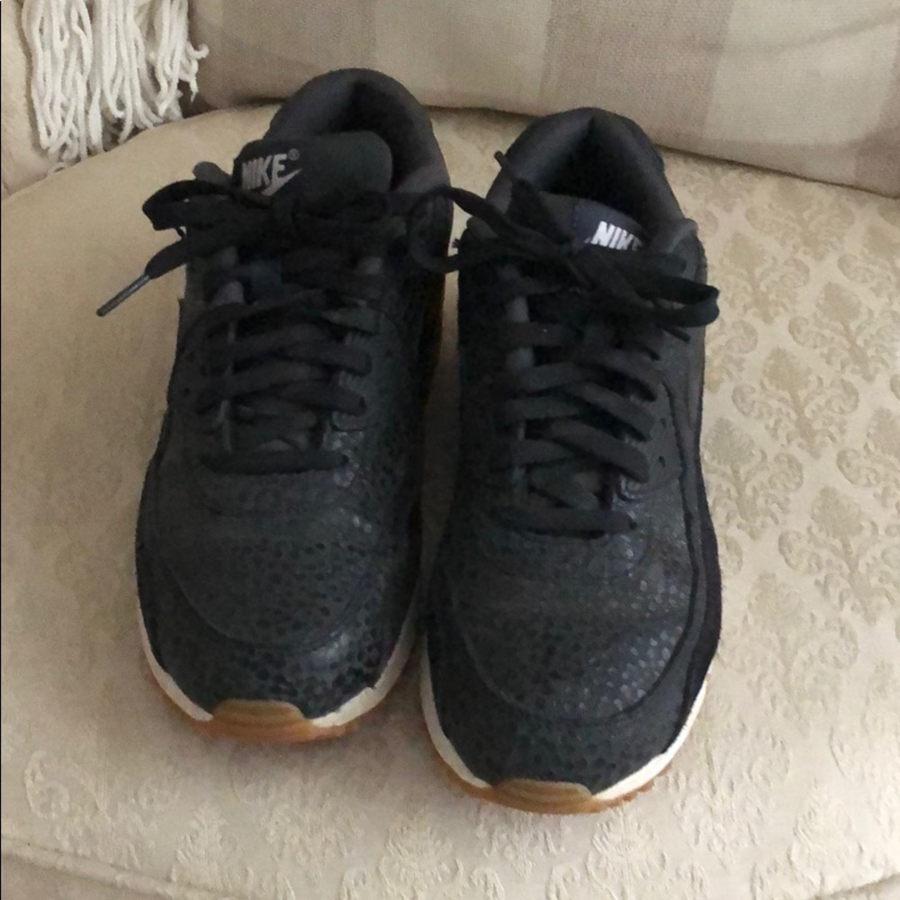 Nike black grey and white Air Max size 8 worn 3xs